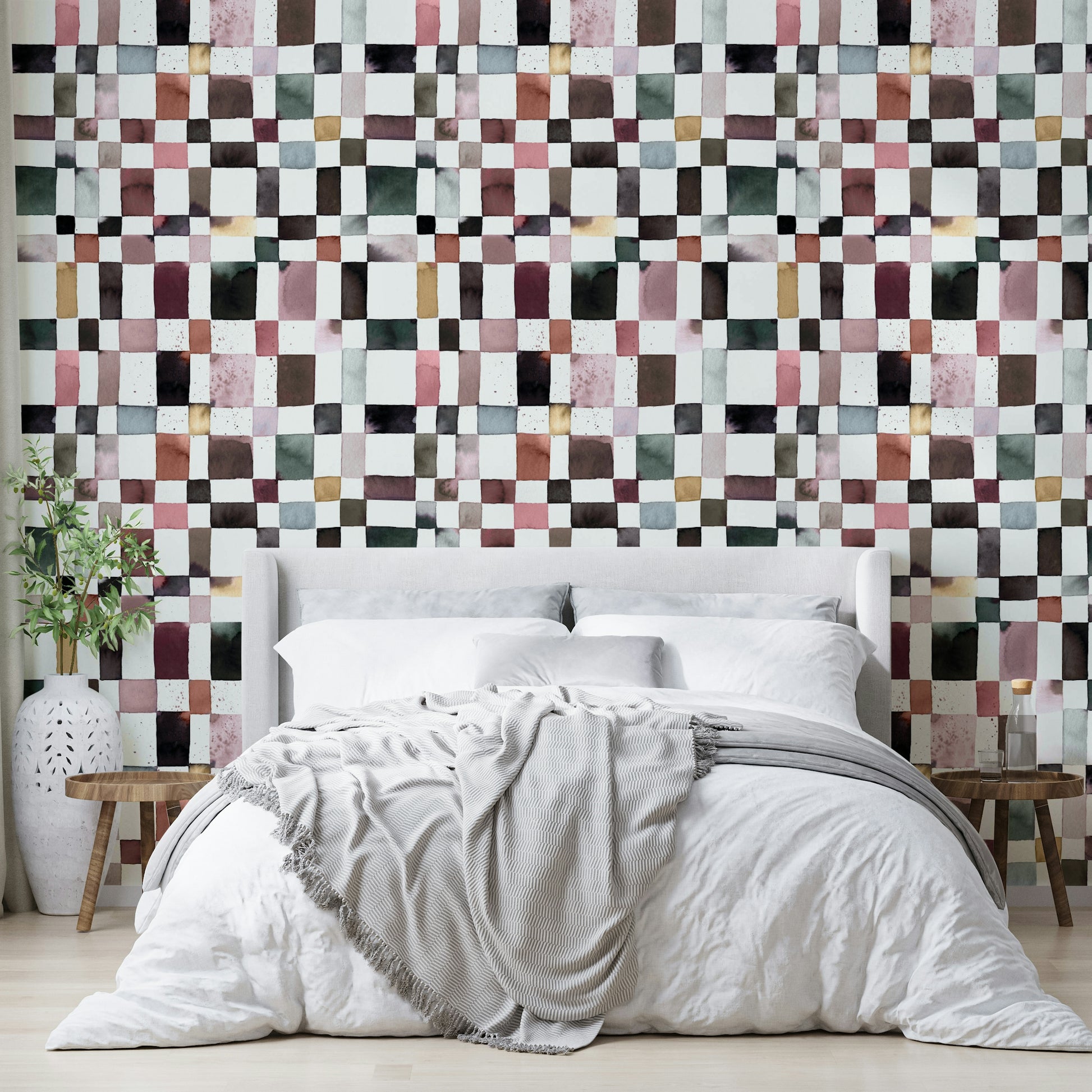 Soft checkered wallpaper with artistic watercolor brush strokes.

