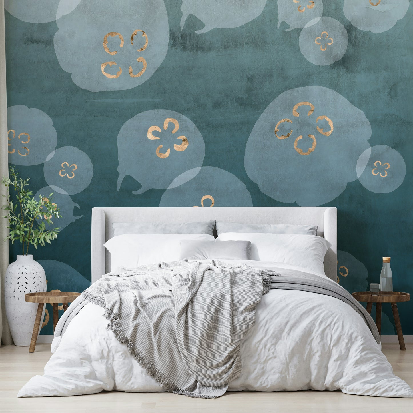 Gentle watercolour jellyfish wall mural for a relaxing atmosphere.


