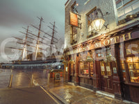 Nighttime Thames mural

