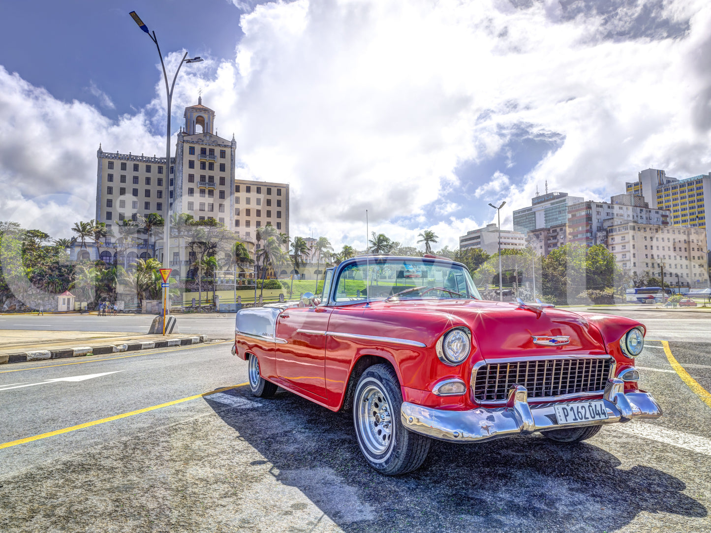 The wallpaper features a subtle, urban pattern.

