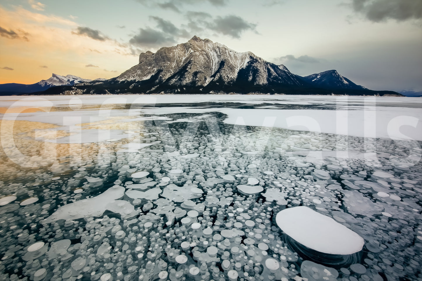 Frozen Bubbles: Mountain Vista Wall Mural -2414949