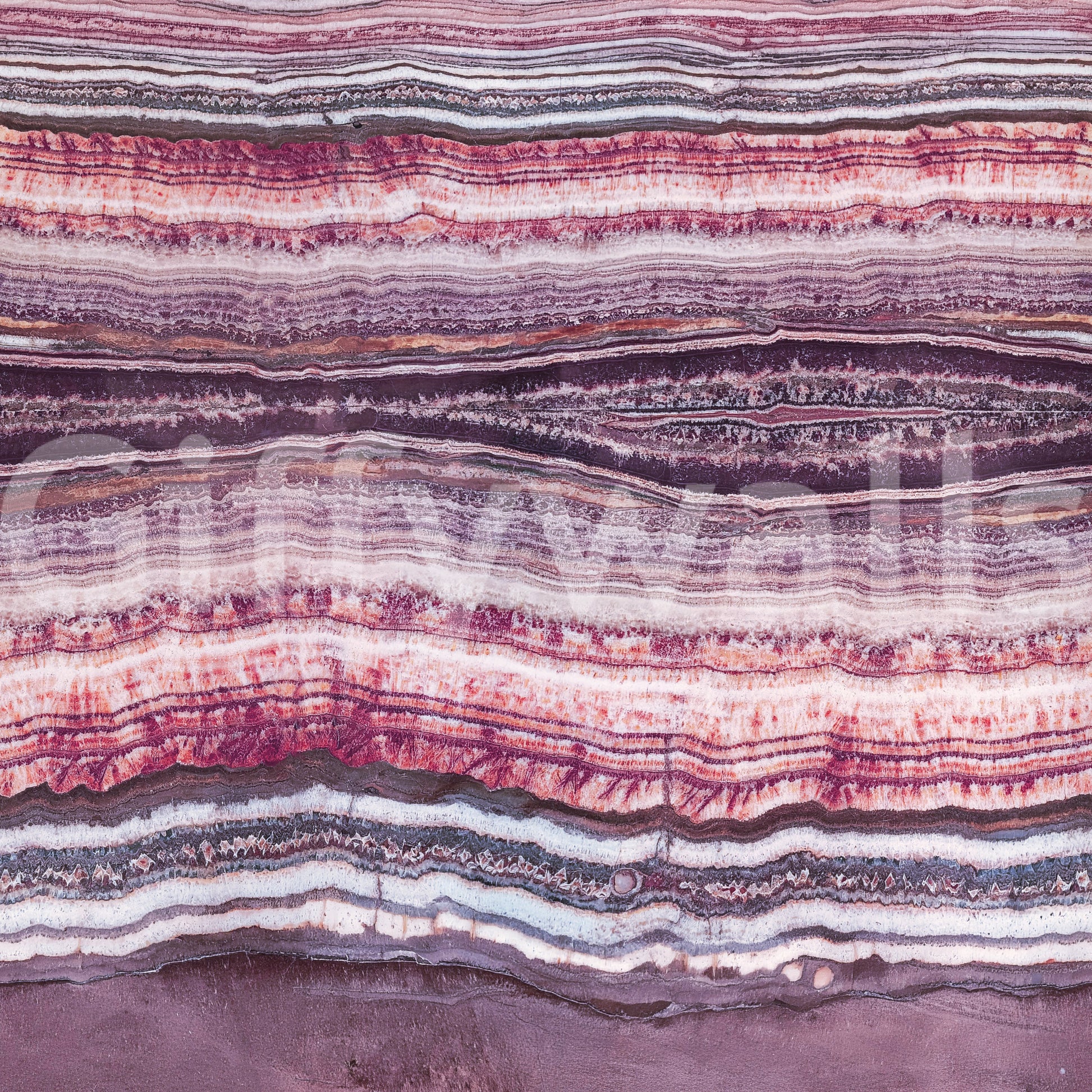 A polished agate look gives this Strata wall mural a calm, grounded mood.