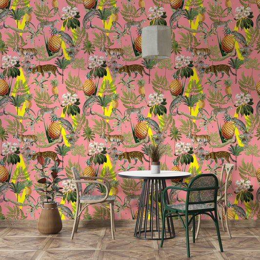 Safari-style wallpaper with detailed animal scenes

