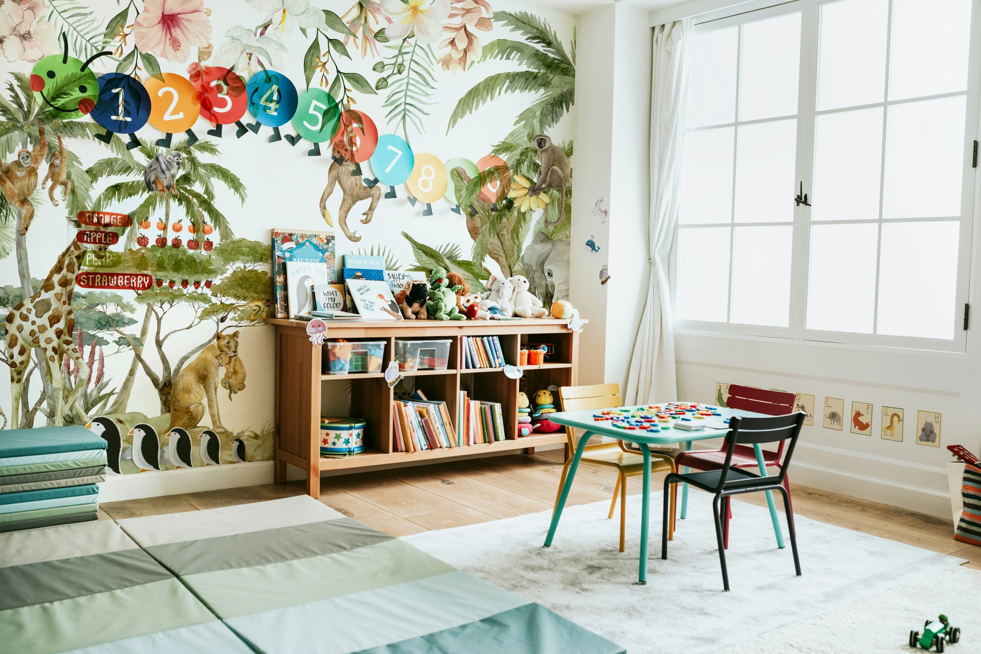 Delicate animal wallpaper design

