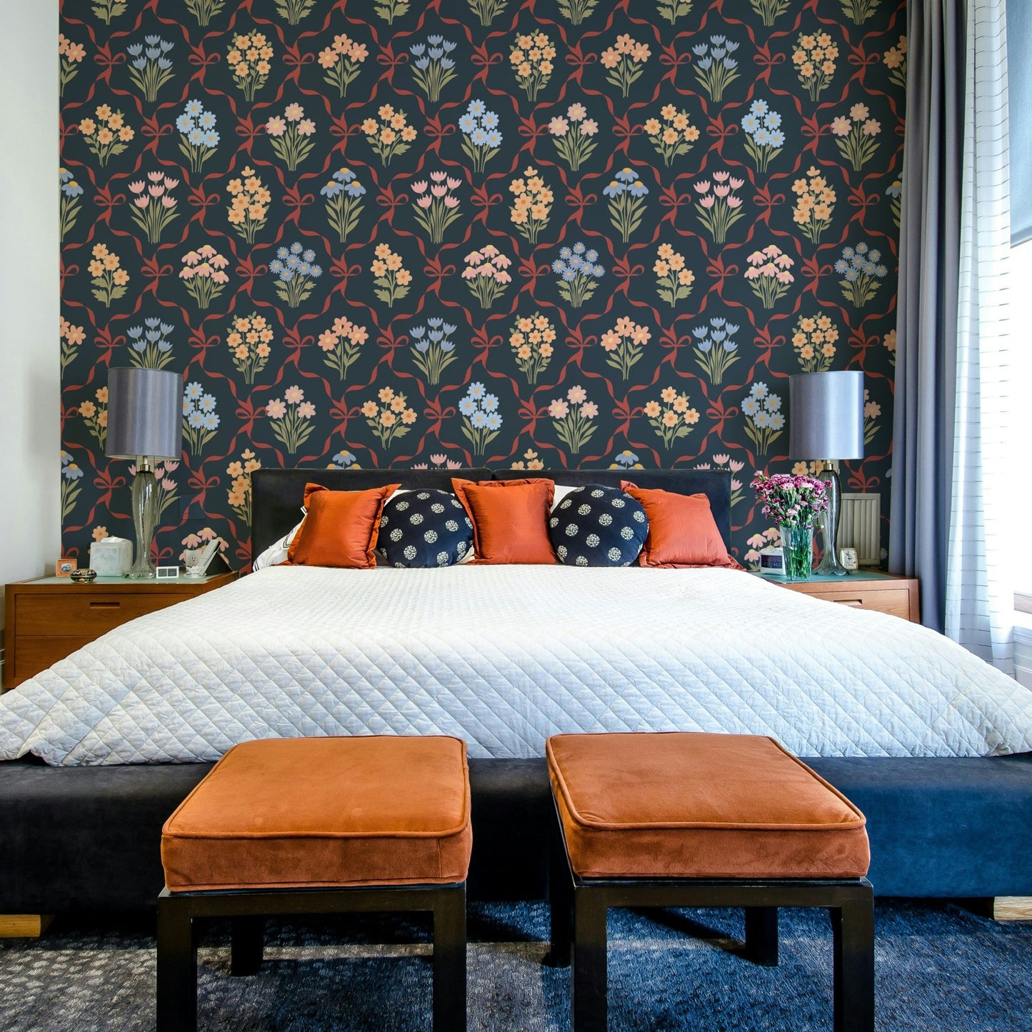 Floral wallpaper with seasonal charm
