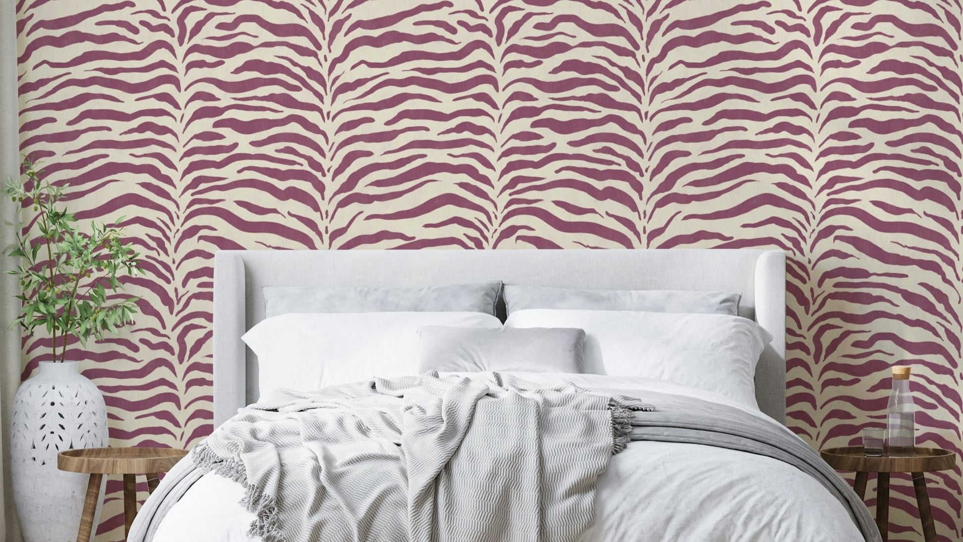 The stripes are in classic black and white, with no other colors.

